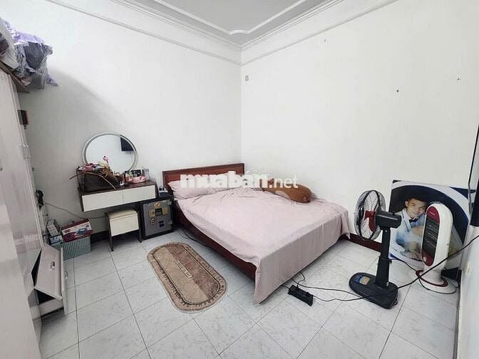 GẦN PHỐ - NGÕ THÔNG - KHU DÂN TRÍ CAO, SẦM UẤT