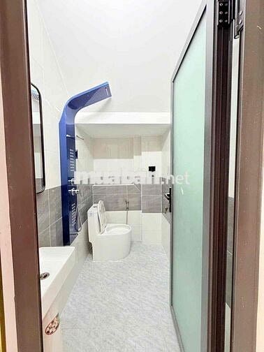 bán nhà 1 lầu 1 trệt. sân xe hơi 7 chổ. p dĩ an