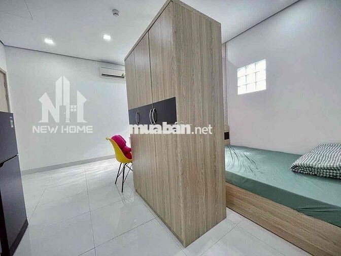 Căn hộ full nội thất cửa sổ lớn ban công giáp Q1 tại Phú Nhuận