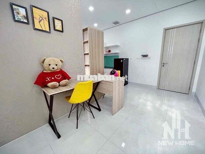 Căn hộ full nội thất cửa sổ lớn ban công giáp Q1 tại Phú Nhuận