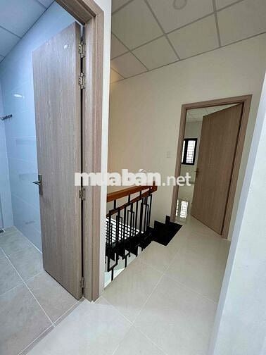 Cho thuê nhà mới xây 2PN + 2WC đường Lê Văn Sỹ, Q3, dtsd 83m2
