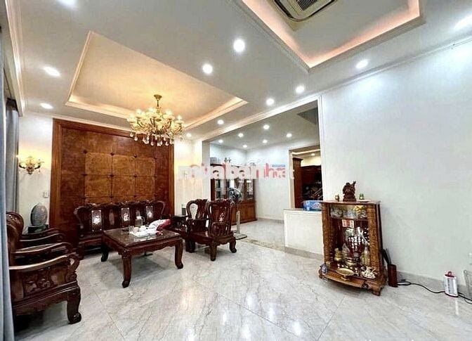 Cho thuê nhà mặt tiền đường Nguyễn Đức Thuận, dt 9x18 trệt 3 lầu