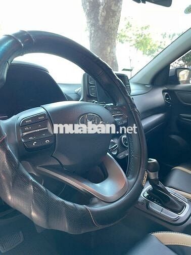 Hyundai Kona 2.0 AT Tiêu chuẩn màu trắng