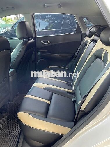 Hyundai Kona 2.0 AT Tiêu chuẩn màu trắng