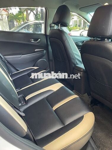 Hyundai Kona 2.0 AT Tiêu chuẩn màu trắng