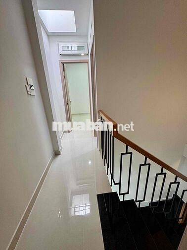 Cho thuê nhà mới xây 2PN + 2WC đường Lê Văn Sỹ, Q3, dtsd 83m2