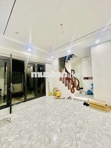 Nhà mới xây, 35m ,  6 tầng Thang máy- hàng xóm Aeon Long Biên
