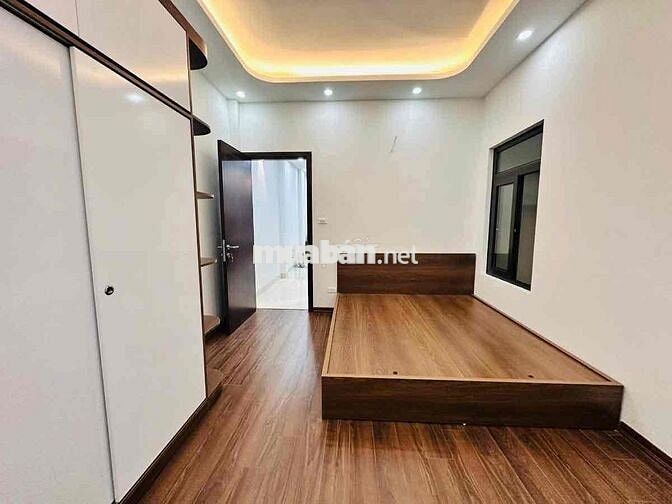 CẦU GIẤY – NHÀ MỚI 6 TẦNG – Ô TÔ NGỦ TRONG NHÀ