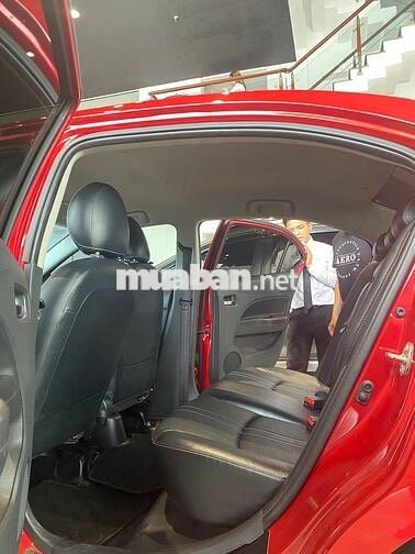 Mitsubishi Attrage 2023 1.2 CVT - 33000 km