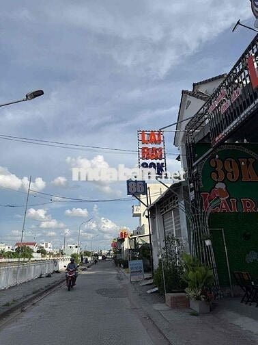 Nhà lầu mới 100% mặt tiền Hồ Búng Xáng