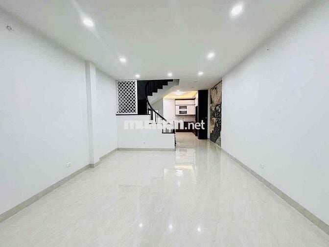 CẦU GIẤY – NHÀ MỚI 6 TẦNG – Ô TÔ NGỦ TRONG NHÀ