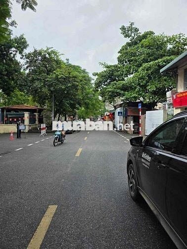 CẦU GIẤY – NHÀ MỚI 6 TẦNG – Ô TÔ NGỦ TRONG NHÀ