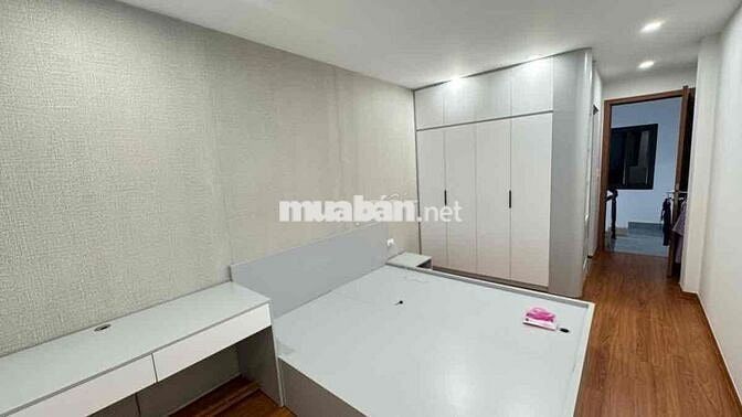 Lô Góc Cầu Giấy 32m2 - 5 Tầng - Gần Phố - Tiện Ích - Giá 7,8 Tỷ
