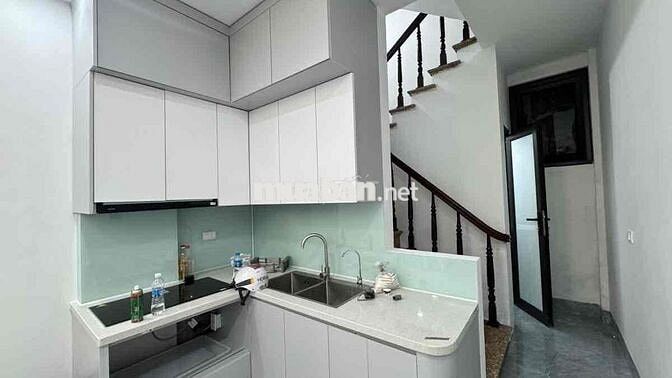 Lô Góc Cầu Giấy 32m2 - 5 Tầng - Gần Phố - Tiện Ích - Giá 7,8 Tỷ