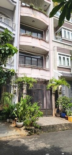 BÁN GẤP NHÀ KHU COMPUND CAO CẤP ĐƯỜNG CỘNG HÒA GẦN LỐI VÀO SÂN BAY TSN