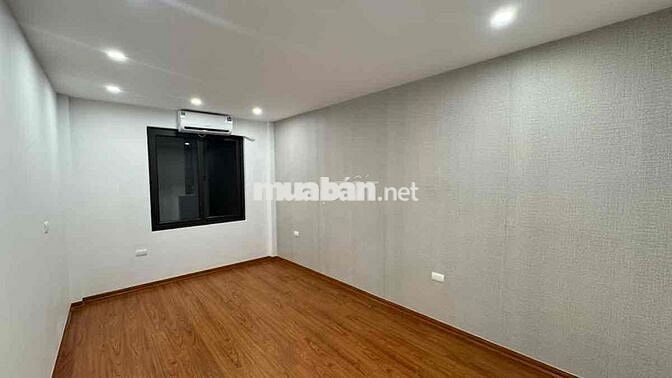 Lô Góc Cầu Giấy 32m2 - 5 Tầng - Gần Phố - Tiện Ích - Giá 7,8 Tỷ