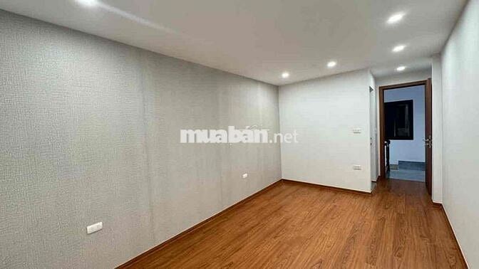 Lô Góc Cầu Giấy 32m2 - 5 Tầng - Gần Phố - Tiện Ích - Giá 7,8 Tỷ