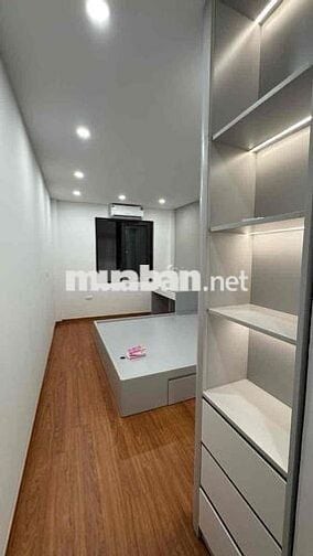 Lô Góc Cầu Giấy 32m2 - 5 Tầng - Gần Phố - Tiện Ích - Giá 7,8 Tỷ
