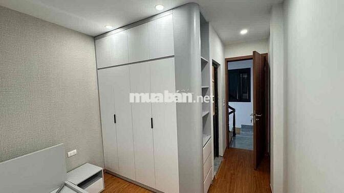 Lô Góc Cầu Giấy 32m2 - 5 Tầng - Gần Phố - Tiện Ích - Giá 7,8 Tỷ