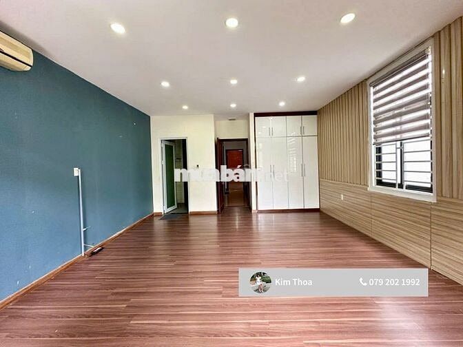 Văn phòng 30m2 có ban công ở Vạn Phúc, t.máy máy lạnh, hầm xe. Giá 7tr