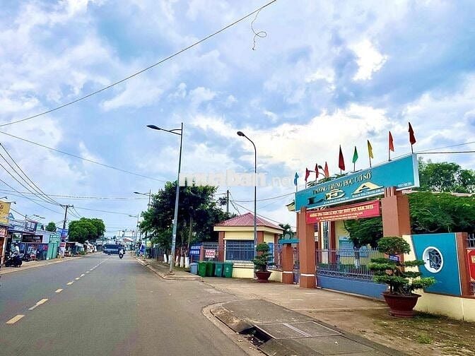 BÁN ĐẤT GIA ĐÌNH MẶT TIỀN ĐƯỜNG NHỰa