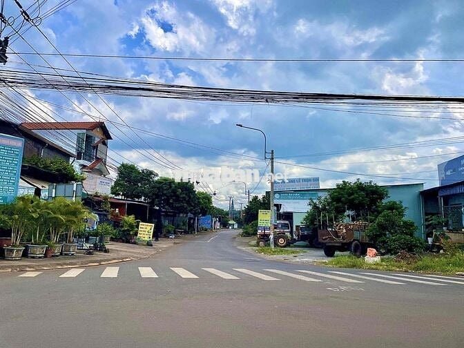 BÁN ĐẤT GIA ĐÌNH MẶT TIỀN ĐƯỜNG NHỰa