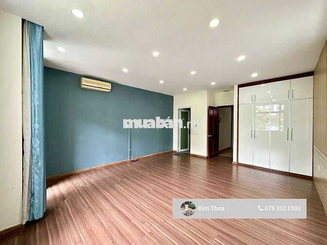 Văn phòng 30m2 có ban công ở Vạn Phúc, t.máy máy lạnh, hầm xe. Giá 7tr