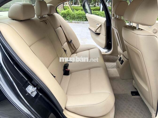 BMW 3 Series 325i 2010