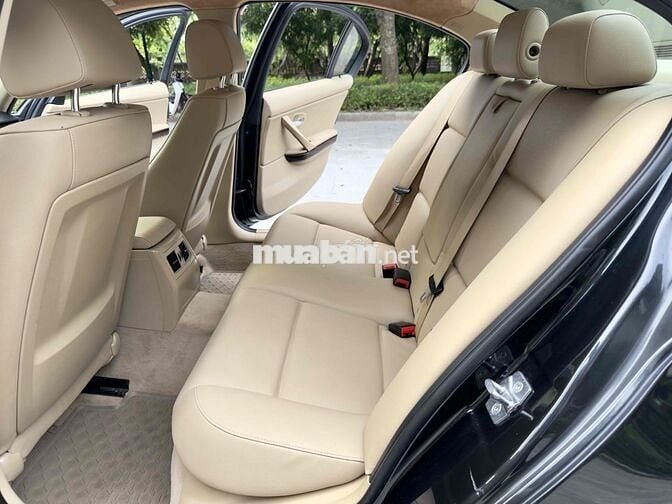 BMW 3 Series 325i 2010