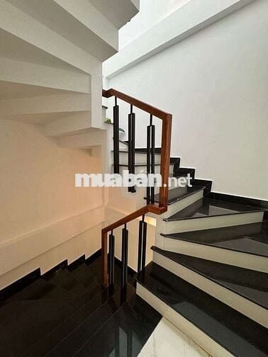 Nhà 3 tầng 3 mê trên lợp tôn chóng nóng kiệt Huỳnh Ngọc Huệ sau Nhà MT