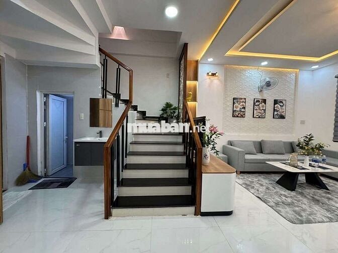 Nhà 3 tầng 3 mê trên lợp tôn chóng nóng kiệt Huỳnh Ngọc Huệ sau Nhà MT