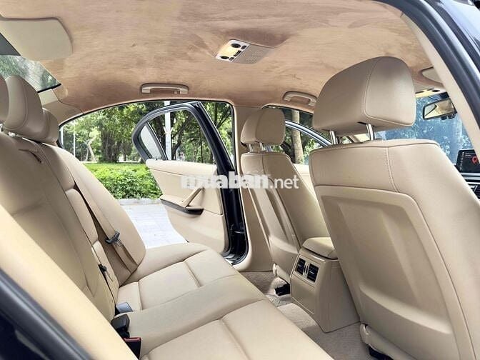 BMW 3 Series 325i 2010