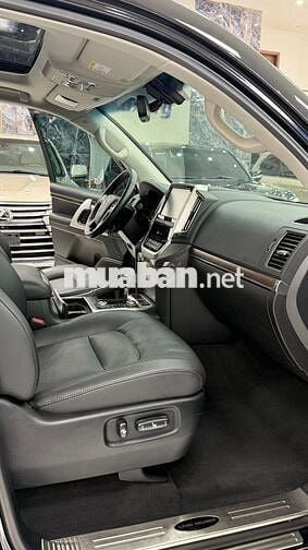 Toyota Land Cruiser 4.6V8, sản xuất 2020 cực đẹp.