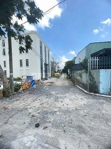 Bán Đất DT 80m2, Giá 2.6 Tỷ - Đường 7M - ĐƯỜNG LÊ VĂN LƯƠNG - NHÀ BÈ