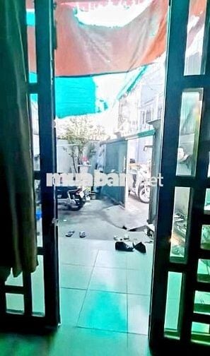BÁN NHÀ 2 TẦNG NGAY SÁT MẶT TIỀN