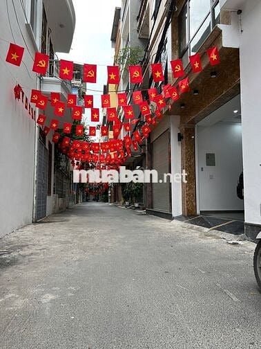 BÁN NHÀ CẦU GIẤY - 7 TẦNG - OTO ĐỖ CỬA - NỘI THẤT CAO CẤP - Ở NGAY