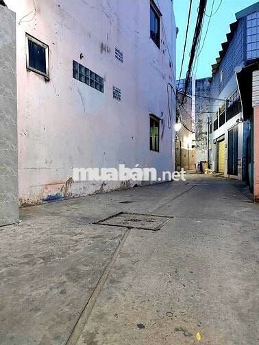 BÁN NHÀ 2 TẦNG NGAY SÁT MẶT TIỀN