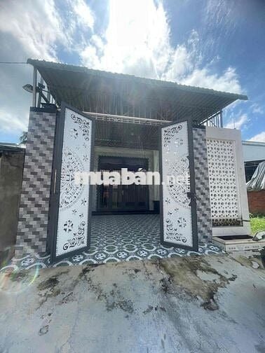 Ngay TRƯỜNG THCS Bàu Năng - nhà mới chưa sử dụng 100%