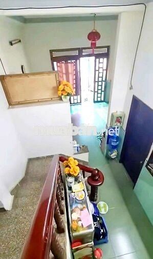 BÁN NHÀ 2 TẦNG NGAY SÁT MẶT TIỀN