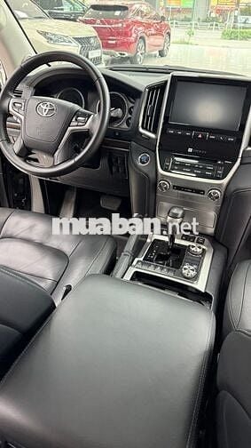Toyota Land Cruiser 4.6V8, sản xuất 2020 cực đẹp.