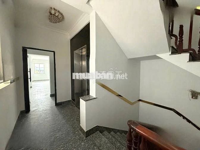 Cho thuê nhà mặt tiền đường Hoàng Văn Thụ, dt 4x22 trệt 3 lầu