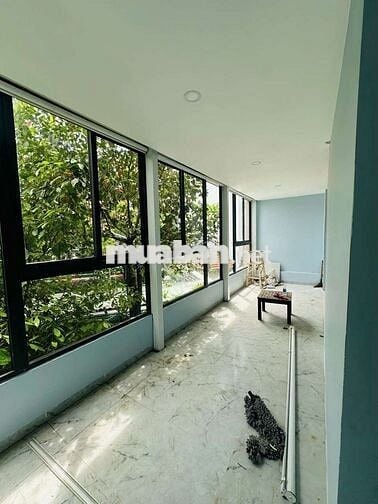 Cho thuê tòa nhà 5 tầng mới xây có thang máy