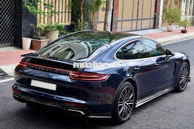 Porsche Panamera 3.0 V6 model 2018