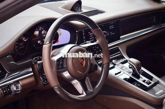 Porsche Panamera 3.0 V6 model 2018