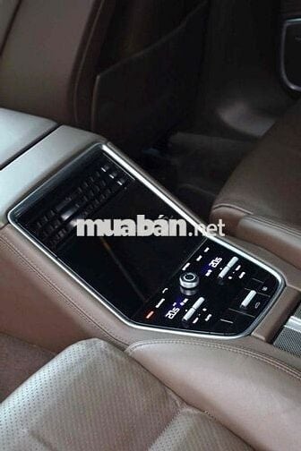 Porsche Panamera 3.0 V6 model 2018
