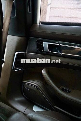 Porsche Panamera 3.0 V6 model 2018