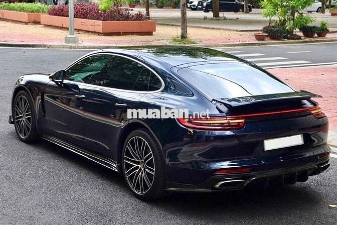 Porsche Panamera 3.0 V6 model 2018