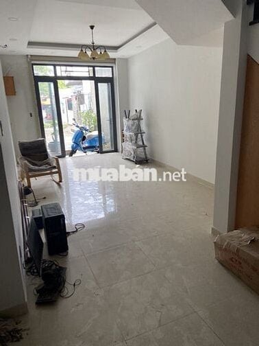 460HBC - Nhà hình chữ L , có giếng trời , hoàn công đầy đủ