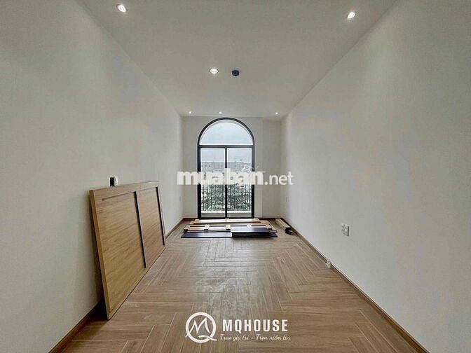 STUDIO BAN CÔNG - TÁCH BẾP - NGAY CẦU VƯỢT HOÀNG HOA THÁM