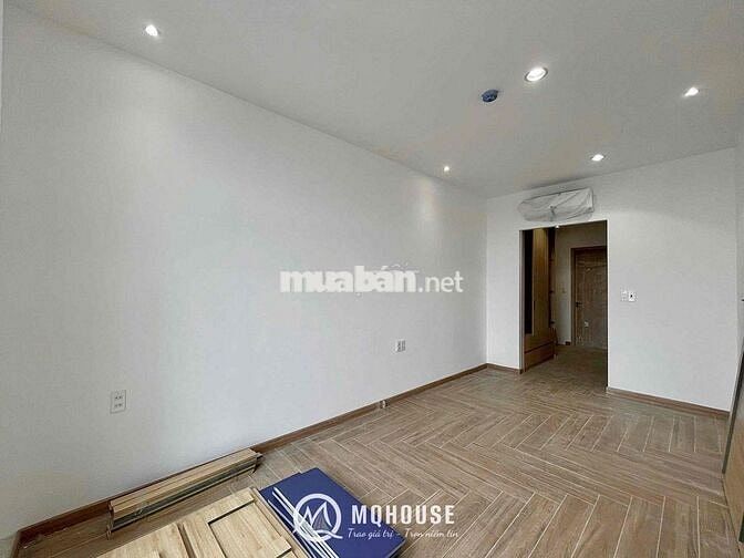 STUDIO BAN CÔNG - TÁCH BẾP - NGAY CẦU VƯỢT HOÀNG HOA THÁM